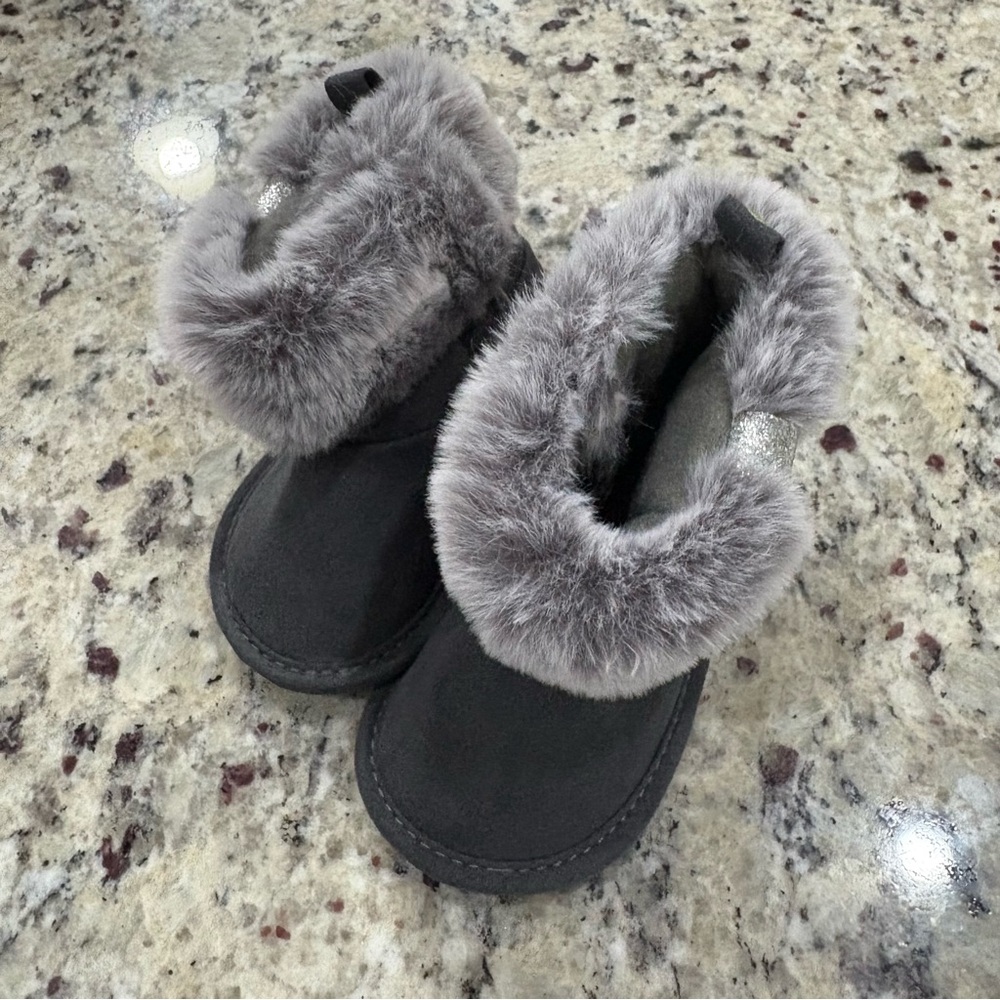 First Steps gray faux fur boots 3-6 months New without Tag